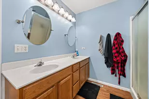 323 W Church St, Genoa, IL 60135 - Photo 18