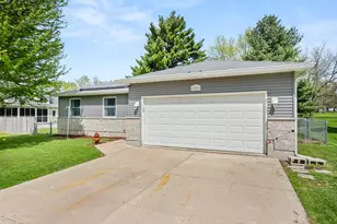 323 W Church St, Genoa, IL 60135 - Photo 2