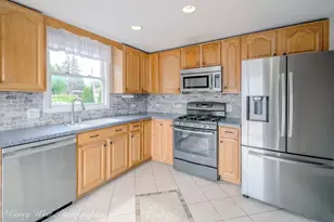 230 Sabin St, Sycamore, IL 60178 - Photo 8