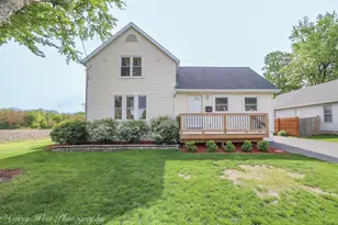 230 Sabin St, Sycamore, IL 60178 - Photo 2