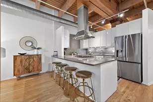 375 W Erie St, Chicago, IL 60654 - Photo 8