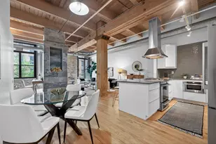 375 W Erie St, Chicago, IL 60654 - Photo 6