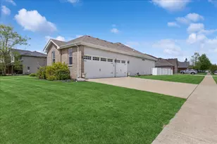 1015 Meadow Path, Manteno, IL 60950 - Photo 2