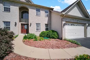 1 Duval Ct, Bolingbrook, IL 60490 - Photo 2