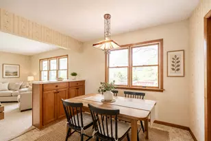 8 Candlewick Ct, North Aurora, IL 60542 - Photo 4