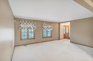 1813 Chippingham Rd, Woodridge, IL 60517 - Photo 10