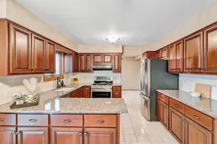 1813 Chippingham Rd, Woodridge, IL 60517 - Photo 24