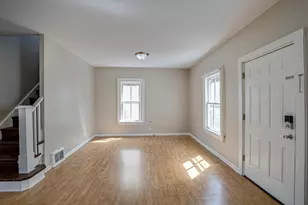 371 Cedar St, Aurora, IL 60506 - Photo 6