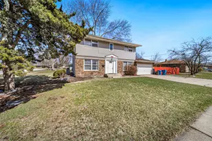 1421 Heather Dr, Aurora, IL 60506 - Photo 4