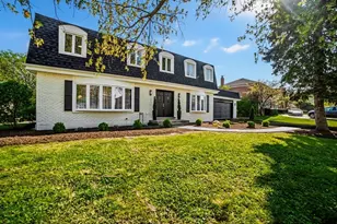 19W071 Ave Chateaux, Oak Brook, IL 60523 - Photo 2