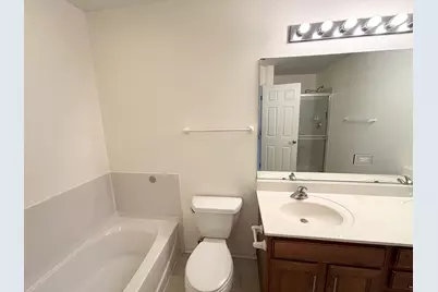652 Lincoln Station Drive, Oswego, IL 60543 - Photo 8
