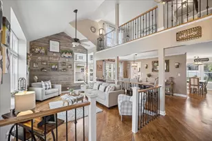 223 Shawnee Cir, Bartlett, IL 60103 - Photo 2
