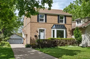 204 Parkview Rd, Riverside, IL 60546 - Photo 1