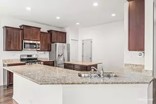 1368 Hearthstone Ln, North Aurora, IL 60542 - Photo 6