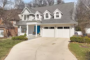 148 Jane Ct, Clarendon Hills, IL 60514 - Photo 2