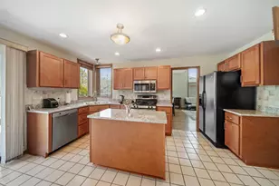 1254 Golf View Dr, Woodridge, IL 60517 - Photo 8