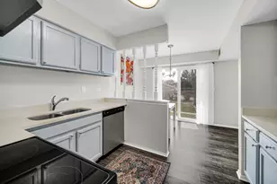 611 Kendall Ct, Schaumburg, IL 60194 - Photo 10