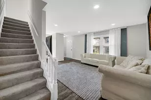 611 Kendall Ct, Schaumburg, IL 60194 - Photo 4