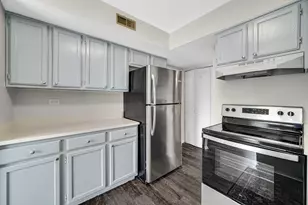 611 Kendall Ct, Schaumburg, IL 60194 - Photo 8