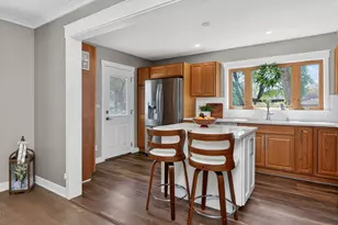 10681 Newbury St, Westchester, IL 60154 - Photo 8