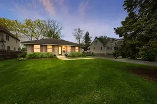 29 W Goebel Dr, Lombard, IL 60148 - Photo 2