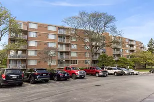 2222 S Stewart Ave, Lombard, IL 60148 - Photo 2
