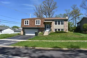 7901 Iroquois Ct, Woodridge, IL 60517 - Photo 2
