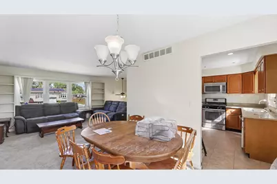 7901 Iroquois Court, Woodridge, IL 60517 - Photo 8