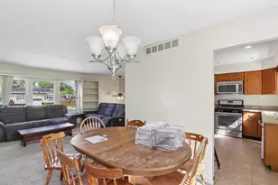 7901 Iroquois Ct, Woodridge, IL 60517 - Photo 8