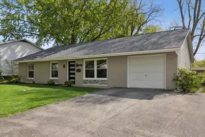 7855 Kensington Lane, Hanover Park, IL 60133 - Photo 2