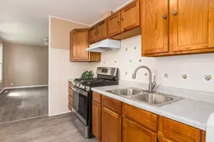 22 Wren Rd, Carpentersville, IL 60110 - Photo 4