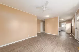 22 Wren Rd, Carpentersville, IL 60110 - Photo 8