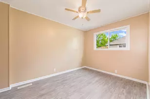 22 Wren Rd, Carpentersville, IL 60110 - Photo 12