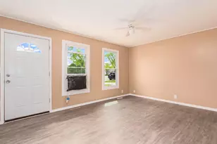 22 Wren Rd, Carpentersville, IL 60110 - Photo 6