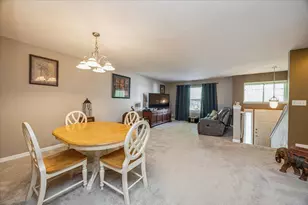 558 Lincoln Station Dr, Oswego, IL 60543 - Photo 4