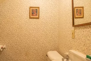 855 W Stephenson St, Freeport, IL 61032 - Photo 8