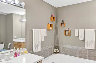 1263 Tamarack Dr, Bartlett, IL 60103 - Photo 20