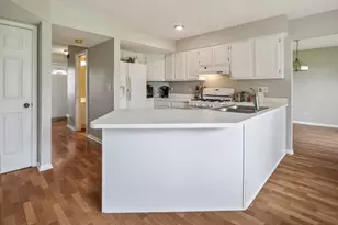 992 McPhee Dr, Lake in the Hills, IL 60156 - Photo 8