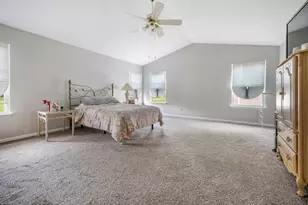 992 McPhee Dr, Lake in the Hills, IL 60156 - Photo 16