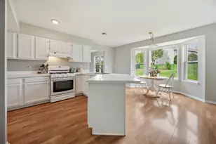 992 McPhee Dr, Lake in the Hills, IL 60156 - Photo 10