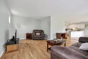 992 McPhee Dr, Lake in the Hills, IL 60156 - Photo 12