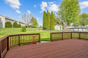 992 McPhee Dr, Lake in the Hills, IL 60156 - Photo 22