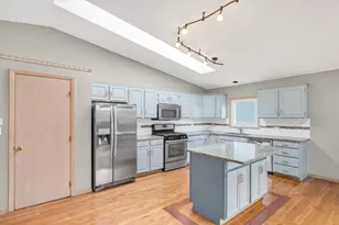 439 E Morse Ave, Bartlett, IL 60103 - Photo 4