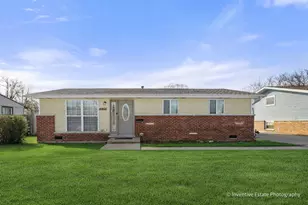 16600 Oxford Dr, Markham, IL 60428 - Photo 1