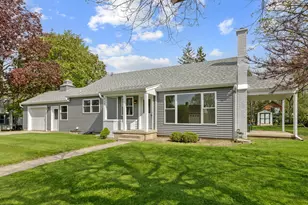 118 Edgewood Ave, Hampshire, IL 60140 - Photo 2