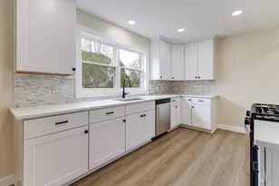 118 Edgewood Ave, Hampshire, IL 60140 - Photo 6