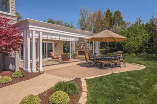 27 Country Club Pl, Bloomington, IL 61701 - Photo 6