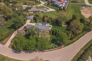 27 Country Club Pl, Bloomington, IL 61701 - Photo 10
