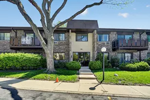 2638 N Windsor Dr, Arlington Heights, IL 60004 - Photo 2