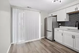 2151 Morningside Ln, Carpentersville, IL 60110 - Photo 6